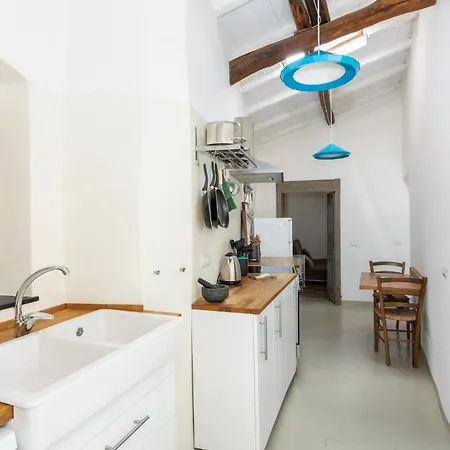 Casa Con Terrazza Panoramica E Servizio E-bike Hébergement de vacances *